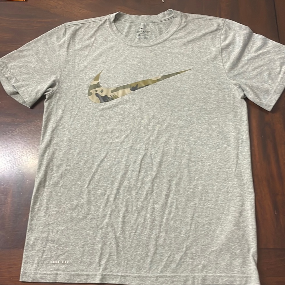 Men’s Nike Dri-Fit tee like new size M